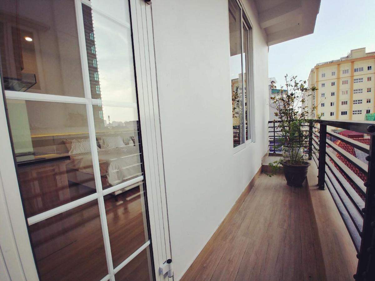 Lyn House - Service Apartment Hoang Quoc Viet Hanoi Exteriör bild