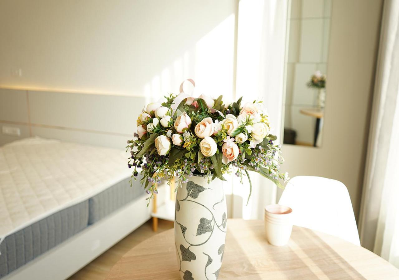 Lyn House - Service Apartment Hoang Quoc Viet Hanoi Exteriör bild