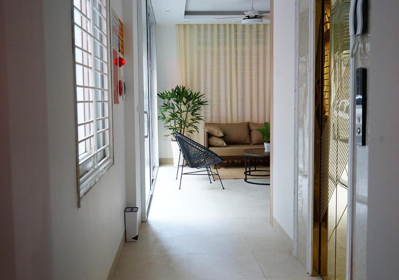 Lyn House - Service Apartment Hoang Quoc Viet Hanoi Exteriör bild
