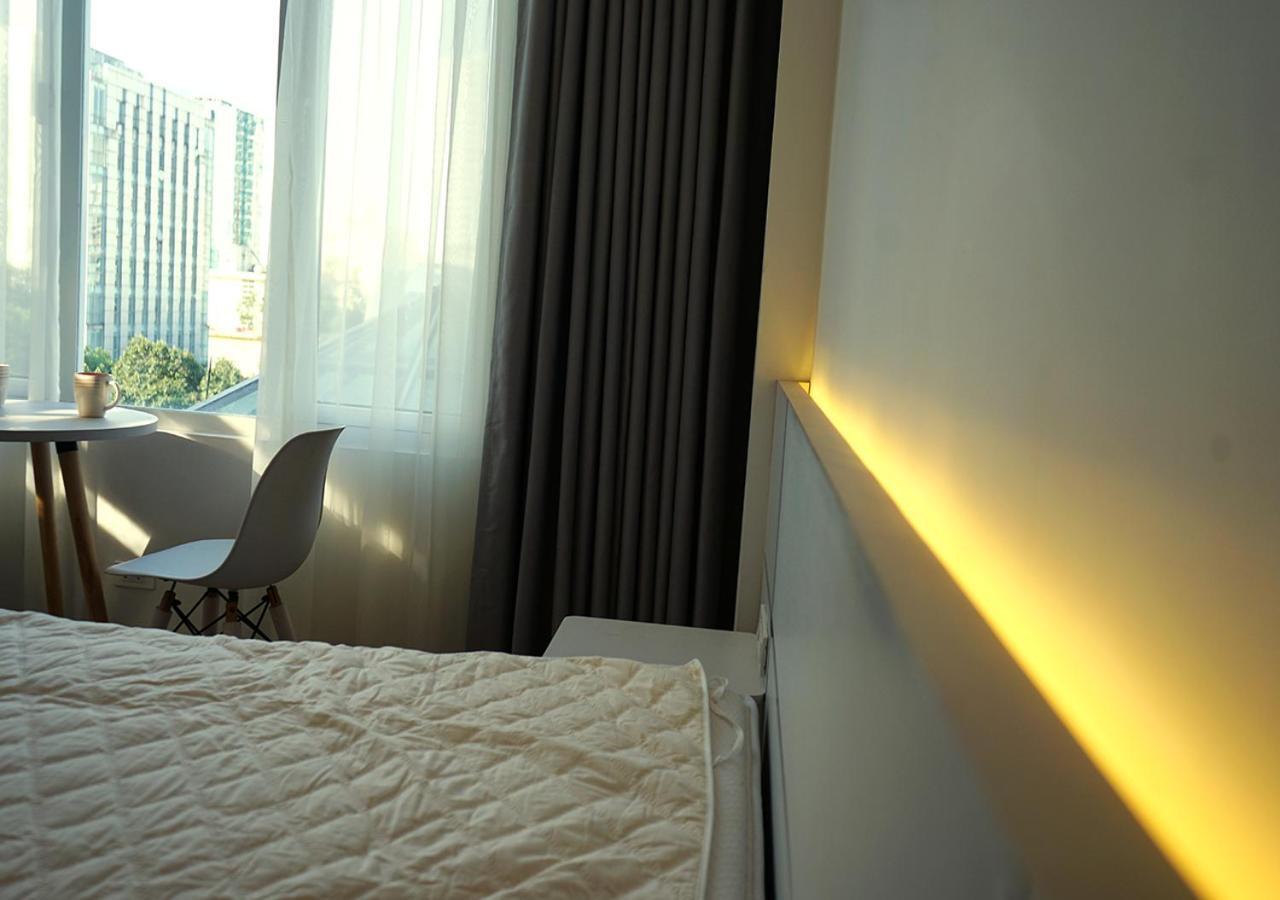 Lyn House - Service Apartment Hoang Quoc Viet Hanoi Exteriör bild