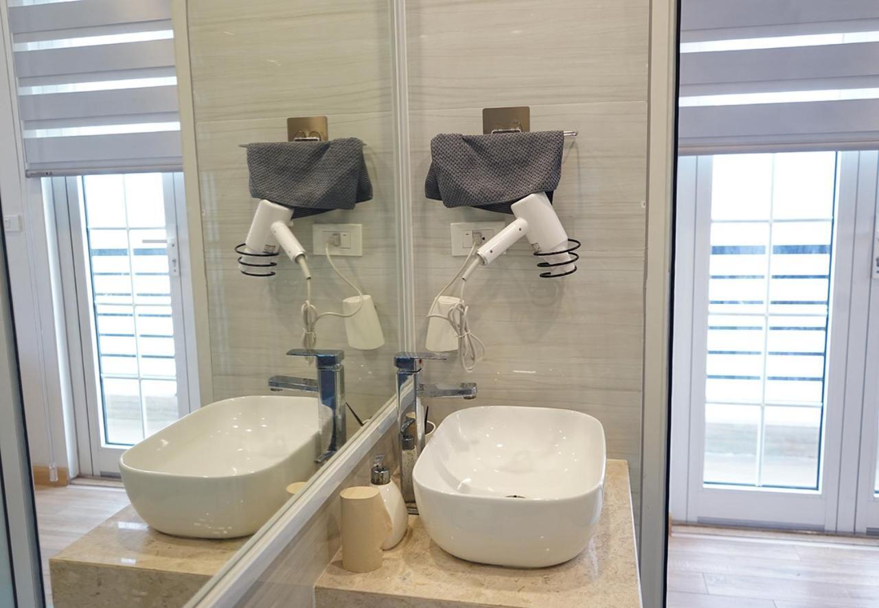 Lyn House - Service Apartment Hoang Quoc Viet Hanoi Exteriör bild