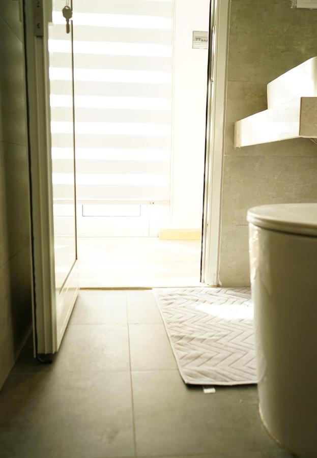 Lyn House - Service Apartment Hoang Quoc Viet Hanoi Exteriör bild