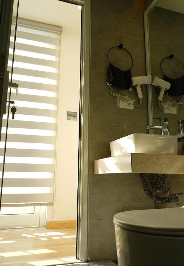 Lyn House - Service Apartment Hoang Quoc Viet Hanoi Exteriör bild