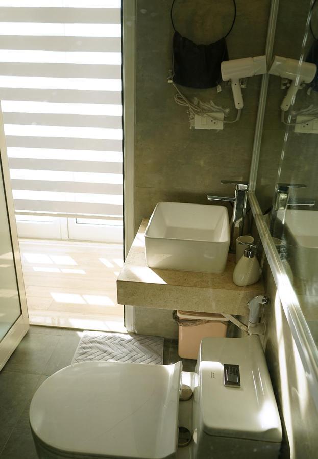 Lyn House - Service Apartment Hoang Quoc Viet Hanoi Exteriör bild